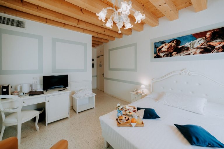 JUNIOR SUITE 1
